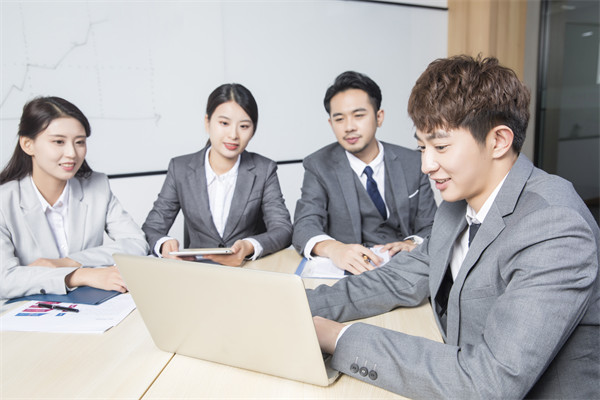 薪酬與員工發(fā)展：促進(jìn)員工成長，提高工作動(dòng)力