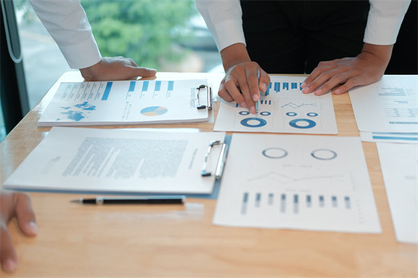 如何設計科學的薪酬績效以激勵員工持續高效工作？