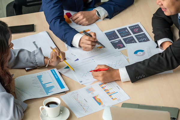 如何構建有效的集團風險管理框架，應對不確定性？