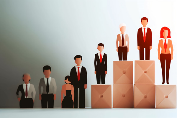 組織規(guī)劃中如何平衡集權(quán)與分權(quán)，促進(jìn)決策效率？