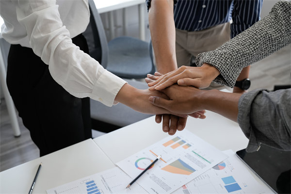 面對多元化團隊，如何實施個性化績效評估策略？