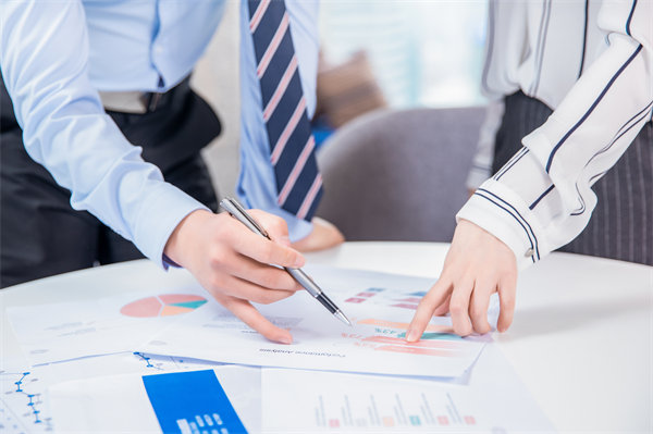 績效反饋如何有效溝通，避免誤解并激發員工潛能？