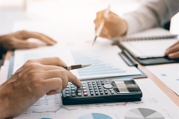 制定年度預算時,如何兼顧創新投入與成本控制? 制定年度預算時,如何兼顧創新投入與成本控制?