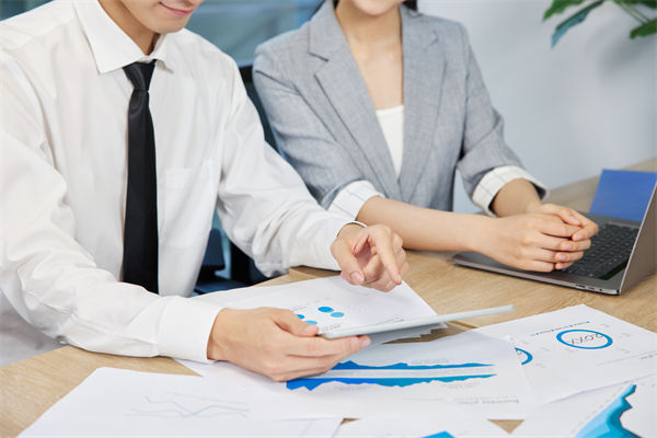 如何利用薪酬績(jī)效激勵(lì)，促進(jìn)跨部門合作與協(xié)調(diào)？