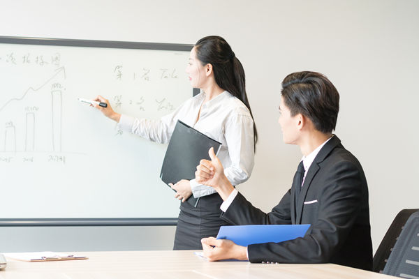 跨部門協作時，如何公平地衡量和評估每個人的績效？