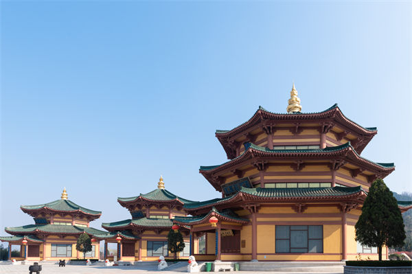 煙臺(tái)企業(yè)戰(zhàn)略模糊難落地？戰(zhàn)略咨詢公司如何精準(zhǔn)錨定增長(zhǎng)賽道？