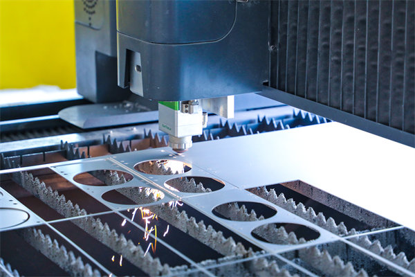 制造業(yè)管理咨詢公司，如何幫助企業(yè)應對市場波動？